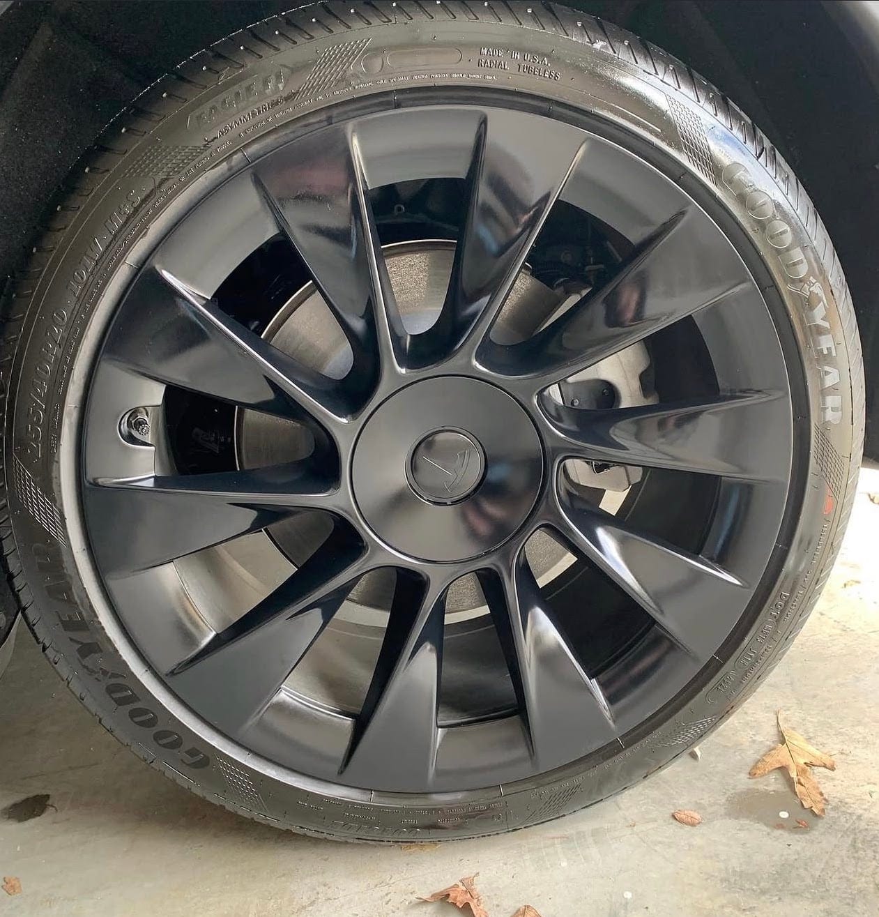 A cleaned Tesla wheel and dressed tire